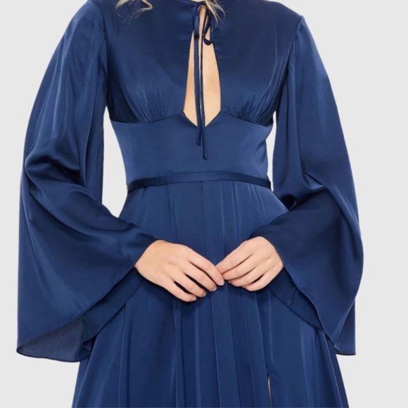 NWT | Mac Duggal Blue Charmeuse Soft Tie Keyhole Bell Sleeve Gown Size 6 - Picture 3 of 14